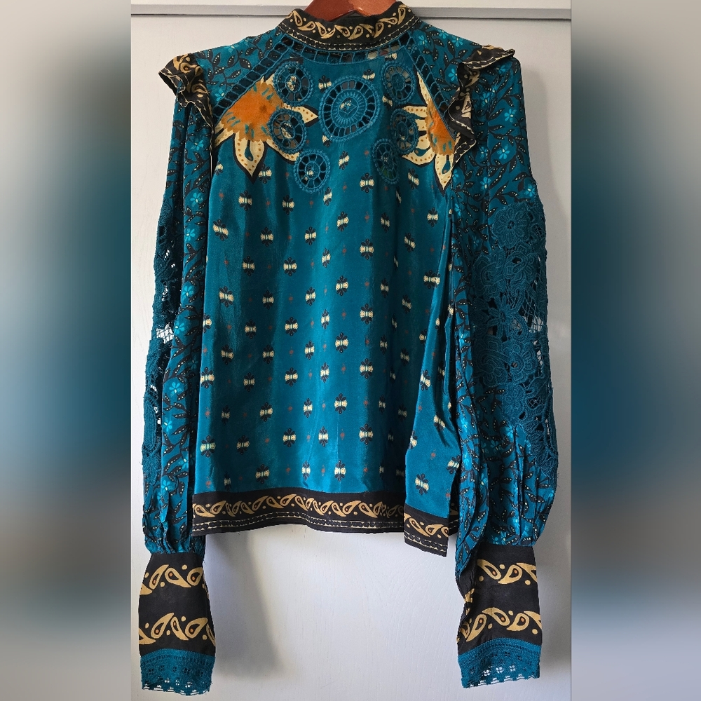 FARM Rio Blue Ainika Chill Long Sleeve Blouse